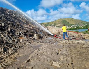 Irma-Landfill-Fire-Ministry-of-VROMI-and-the-Fire-Dept-battling-fire.aspx_.jpg