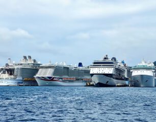 Port St Maarten Six Ships