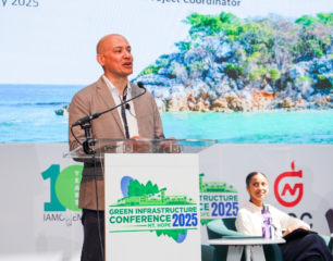 Bervoets presenting on Blue Carbon Structures at the Green Growth Conference in Trinidad in January 2025