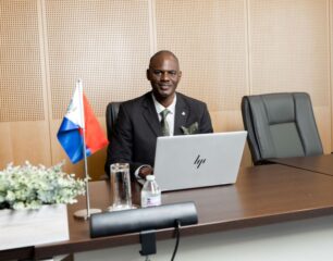 0X9A4700-01.jpg